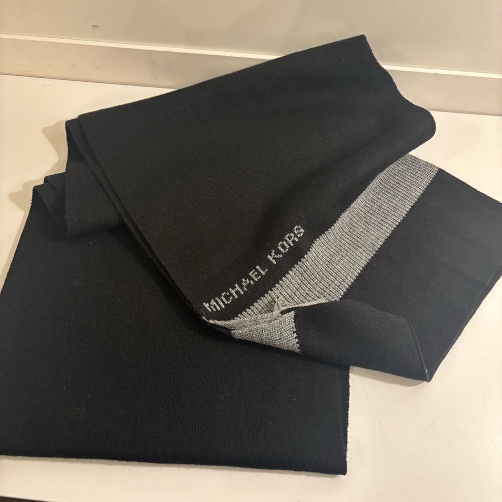 Michael Kors Scarf in Black and Gray Unisex